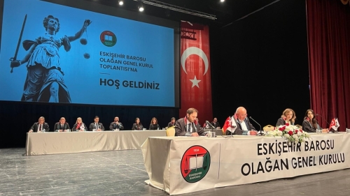 Eskişehir Barosunda genel kurul heyecanı: 25 yılını tamamlayan avukatlara plaket